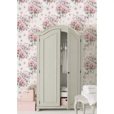 Wallpaper In a Rose Garden