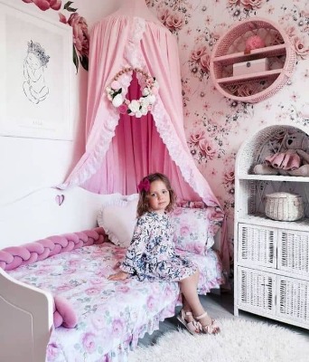 Wallpaper In a Rose Garden