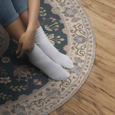 Vinyl floor rug Ornament with flowers and leaves pattern vintage
