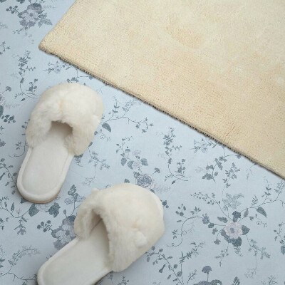 Self adhesive vinyl floor tiles Flower motif