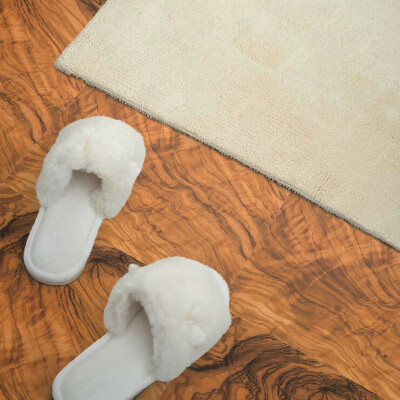Self adhesive vinyl floor tiles Wooden organic motif