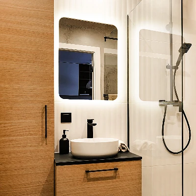 Rectangular mirror with rounded edges and LED lighting