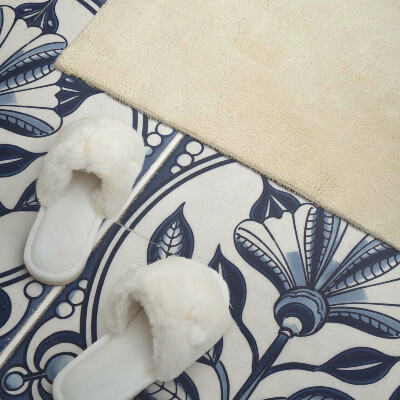 Rectangular bathroom wall panel Floral motif on the tile