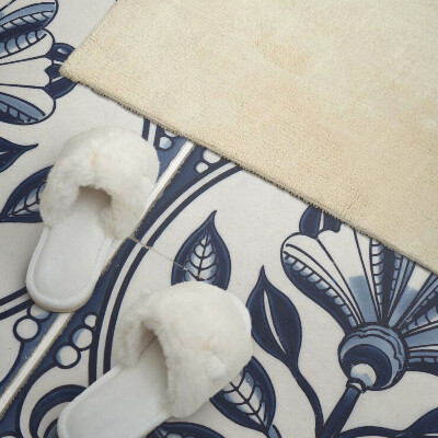 Rectangular bathroom wall panel Floral motif on the tile