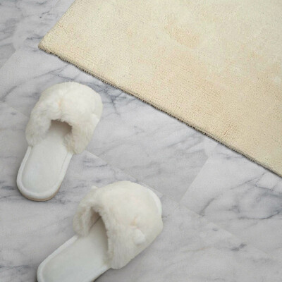 Wall paneling Elegant marble with subtle veins