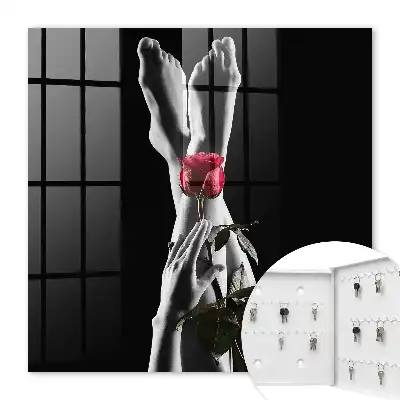 Wall mounted key box The elegance of a rose in white and red
