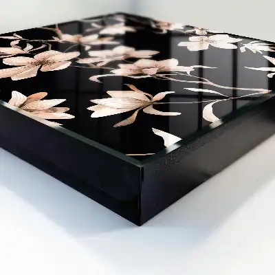 Key cabinet Cream flowers with subtle details