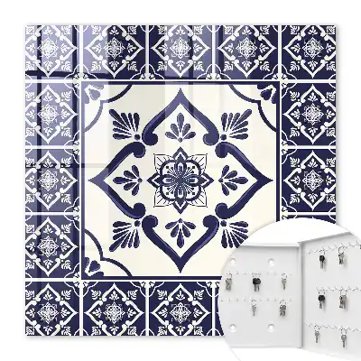 Wall mounted key cabinet Classic elegance with floral motifs