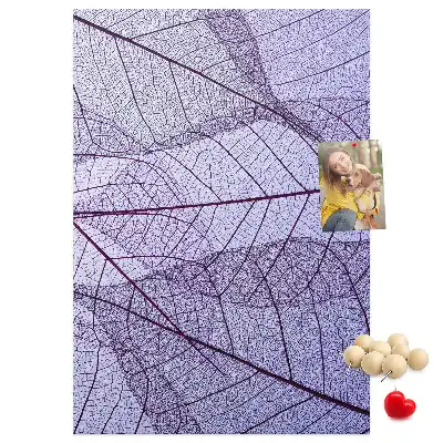 Leaf structured cork note board