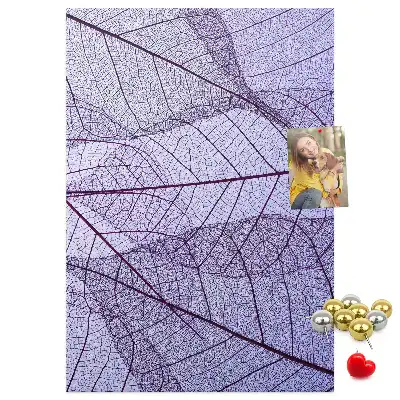 Leaf structured cork note board