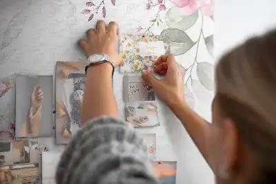 Flowery edge cork note board