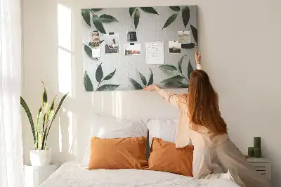 Leaf frame cork memo board