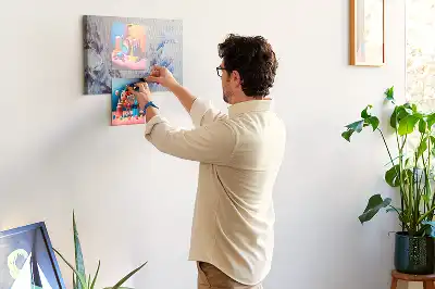Cork memo board Brush movements