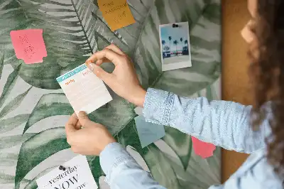 Plant leaves cork memo board