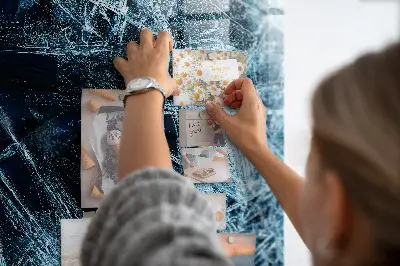 Frozen wall magnet board