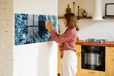 Frozen wall magnet board