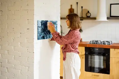 Frozen wall magnet board