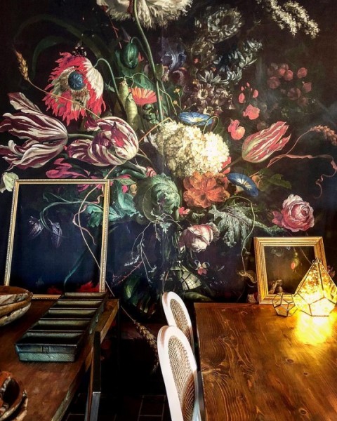 Elegant interior - black wallpapers with a modern design