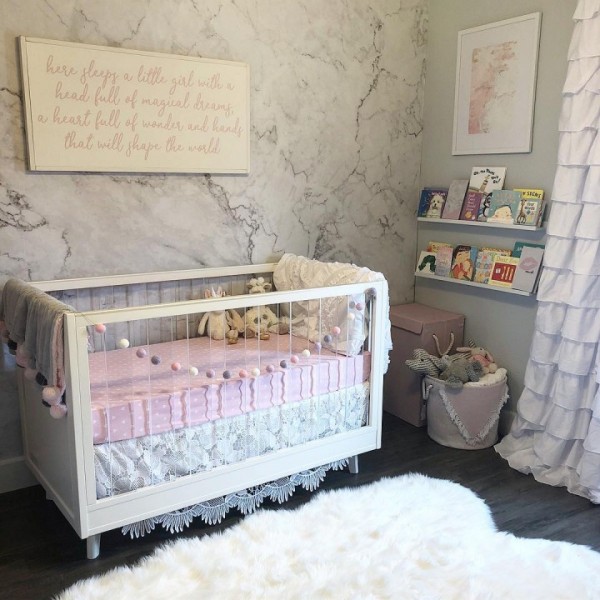 Winter atmosphere thanks to peel and stick wall murals