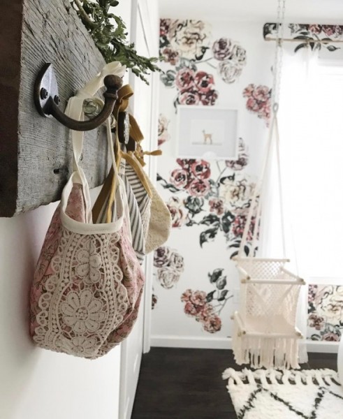 Christmas colors - red and removable wallpapers